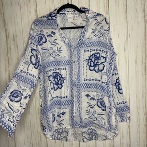 Halston 100% linen Floral Blue and White Top Medium